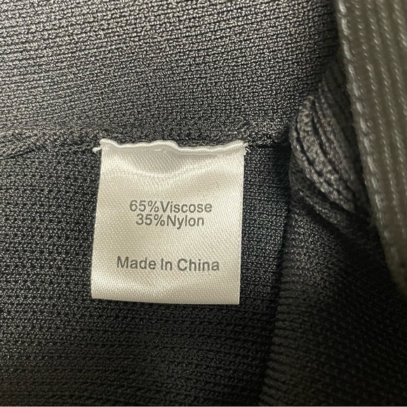 Tuckernuck Black Compression Knit Kick Cropped Flare Ashford Pants Size Large - Picture 15 of 15